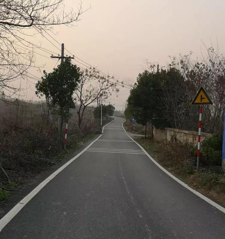 草店至刘店段路面改造.jpg