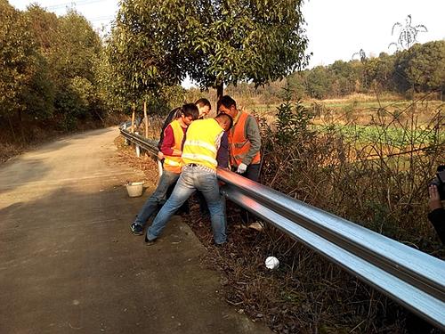 罗田县白庙河镇农村公路安全生命防护工程施工.jpg