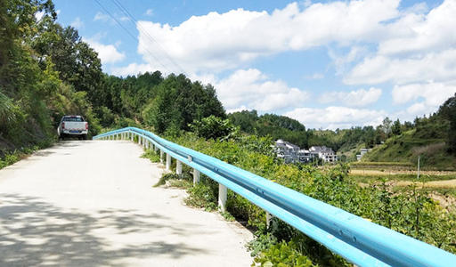 罗田县三里畈镇农村公路安全生命防护工程.jpg