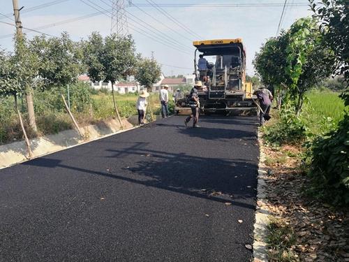 罗田县白庙河镇鸡鸣片区扶贫开发连村公路工程施工.jpg
